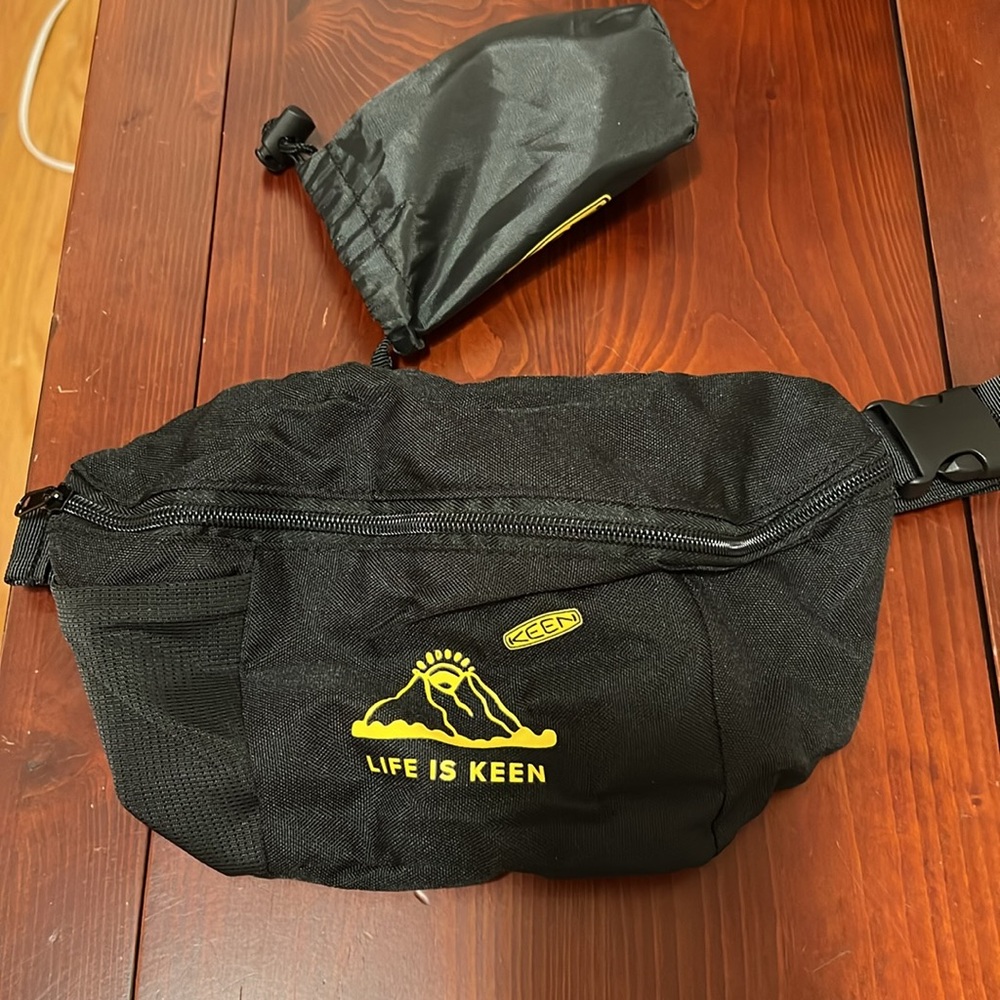 Keen Crossbody Bag Black